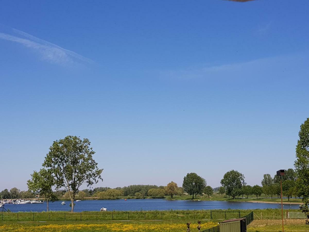 Het Gildehuis Met Sauna En Jacuzzi Stevensweert Dış mekan fotoğraf